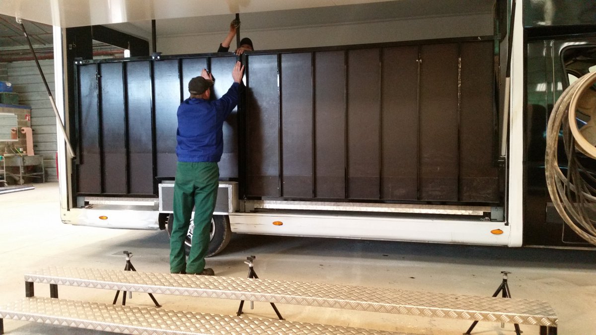 [Nos artisans ont du talent]
Aménagement &amp; personnalisation d'un foodtruck au sein de notre plateforme événementielle