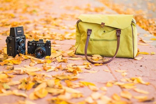 LederwarenS's tweet photo. Hoe zwaar is je #handtas? Het zou moeten afhangen van de situatie waarin je die draagt. 💁‍♀👝👜 Meer info hier➡ https://t.co/mrSw2iEAiy https://t.co/mr1BNAhEjC