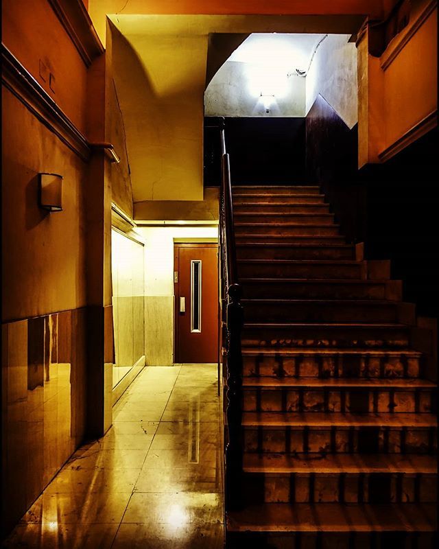 RaveJudgeRun's tweet photo. Doorway 9 #doorways #cominghome #barcelona #whenthenightcomes #homeatlast #upordown https://t.co/wyAROdXwpI https://t.co/Rqj94vloY0