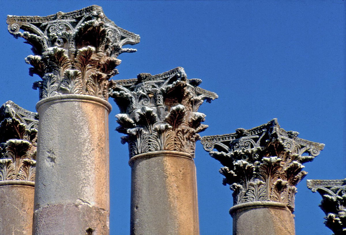 DecArchit's tweet photo. Per tutto l'Impero l'immagine di città è identificata dall'uso di colonnati e #DecArch opportuna #MuseumWeek #CityMW https://t.co/a3yrE2XBlv