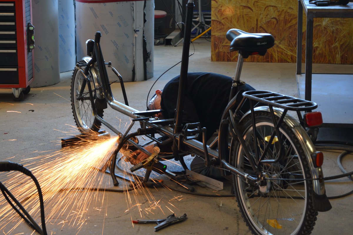 [Nos artisans ont du talent]
Conception &amp; montage d'un triporteur