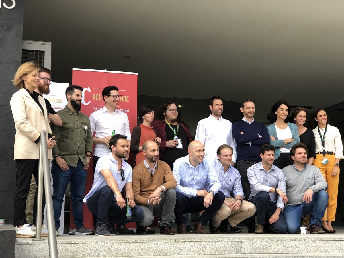 soniadc2's tweet photo. Equipo de startups y mentores de #RedINNprende @Fun_Cruzcampo @Heineken https://t.co/fxE6Bg5uOT