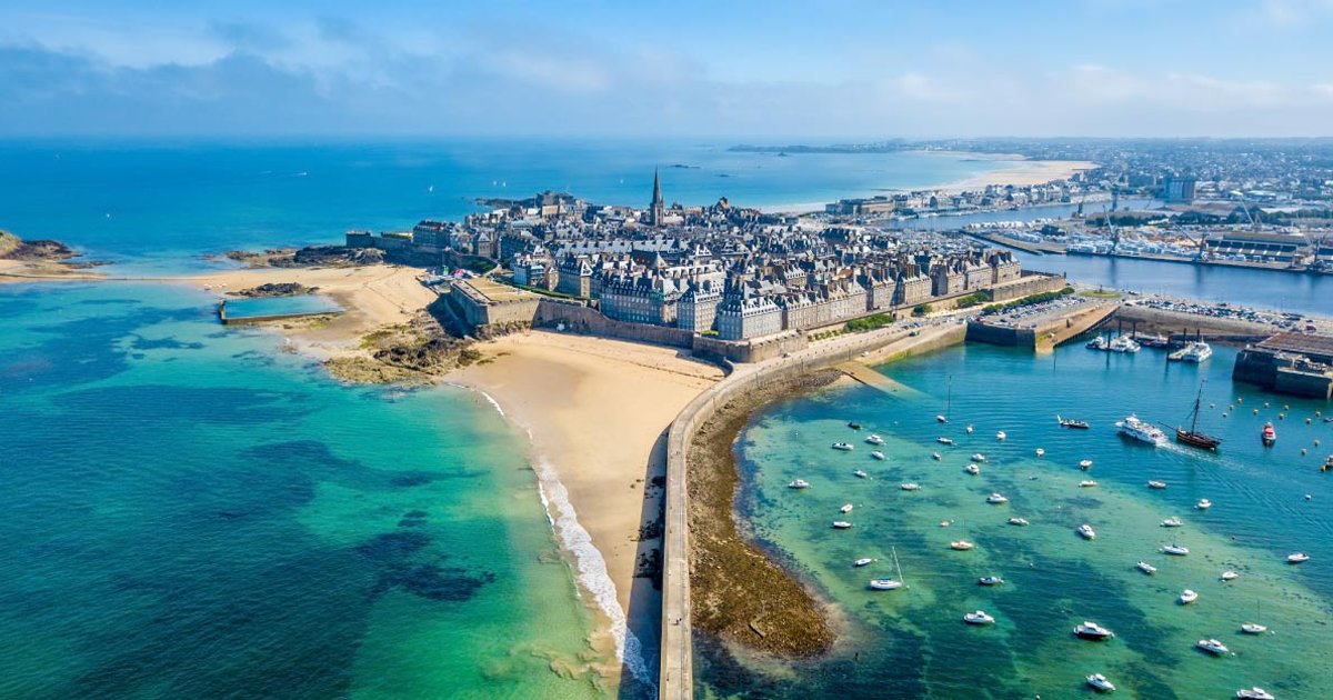 Les #plages de #saintmalo ont été classées parmi les 10 plus belles plages d’Europe par le site Internet European Best #destinations europeanbestdestinations.com/best-beaches-i…