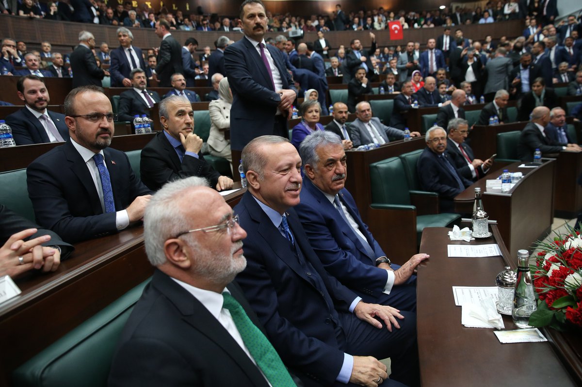 RTErdogan's tweet photo. Yeni dönem, daha fazla demokrasi, daha güçlü hukuk devleti dönemi olacaktır. 

Yeni dönem, daha fazla refah ve özgürlük dönemi olacaktır. 

Yeni dönem, yürütmenin daha etkin, yasamanın daha itibarlı, yargının daha bağımsız olduğu bir dönem olacaktır. 

https://t.co/hNUmDiB18S https://t.co/QdHyYpVUGQ