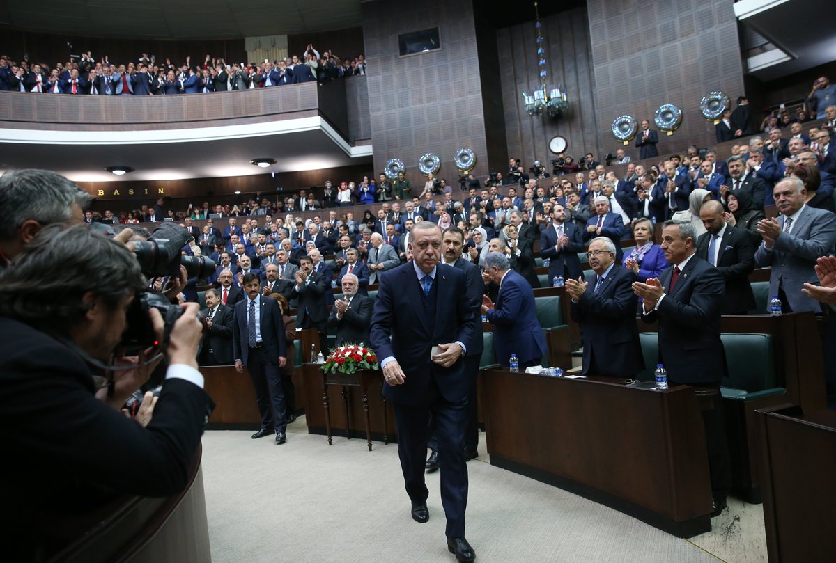 RTErdogan's tweet photo. Yeni dönem, daha fazla demokrasi, daha güçlü hukuk devleti dönemi olacaktır. 

Yeni dönem, daha fazla refah ve özgürlük dönemi olacaktır. 

Yeni dönem, yürütmenin daha etkin, yasamanın daha itibarlı, yargının daha bağımsız olduğu bir dönem olacaktır. 

https://t.co/hNUmDiB18S https://t.co/QdHyYpVUGQ