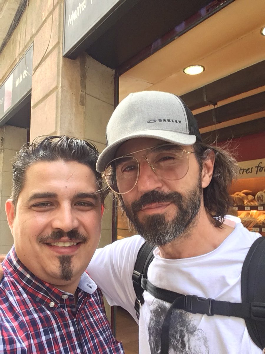 raulsantosbcn's tweet photo. @Santi_Millan , ya creía que eres un tío genial hoy me has confirmado que eres un crack ,humilde y sin egos ... gracias por dedicarme unos segundos , ojalá tengas tiempo para un café !!!! https://t.co/GnwCQ3Wg6w