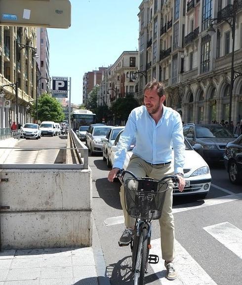 8MagazineVa's tweet photo. ¡MAÑANA A LAS 21:30 ÓSCAR PUENTE RESPONDE EN DIRECTO!
Contesta a este hilo con tu pregunta para el Alcalde y mañana se la haremos en directo.
#ElAlcaldeEnDirecto #PuenteResponde @oscar_puente_ @AyuntamientoVLL #La8Valladolid https://t.co/znDXVUY2IP