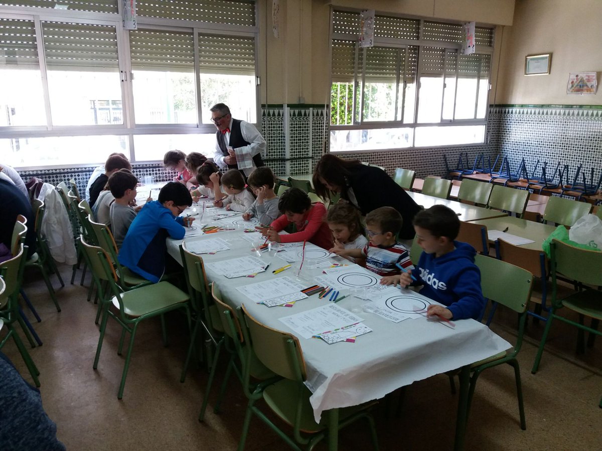ampamedit's tweet photo. La pasada semana tuvimos el placer de contar con María del Mar Saldaña @mmarsaldana en la celebración del día del libro, organizada por el AMPA "Mediterráneo" @ampamedit . Fue un taller muy divertido, que gustó mucho a los niños y niñas que asistieron. !! GRACIAS!! https://t.co/95w6ZRpFsl