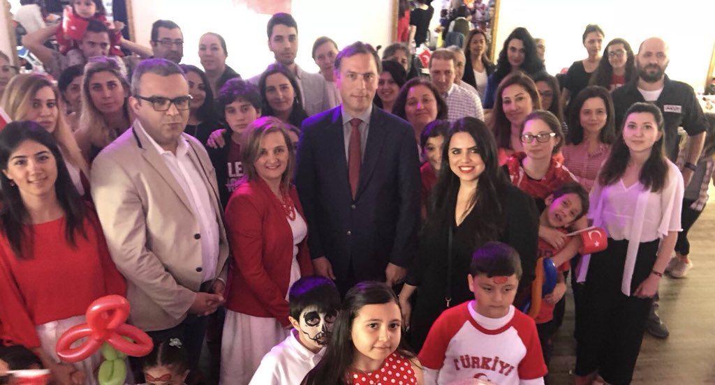 BurcinOgrenir's tweet photo. April Institute de Amerika’da yaşayan Türk çocukları ile birlikte, New York Konsoloslugundan Sevgili Konsolosumuz Nazım Kalac in teşrifiyle coşkulu bir 23 Nisan kutladık. @aprilinstitute . 
#23nisankutluolsun #aprilinstitute #23nisan #23Nisan https://t.co/ZKqhdnrH3p
