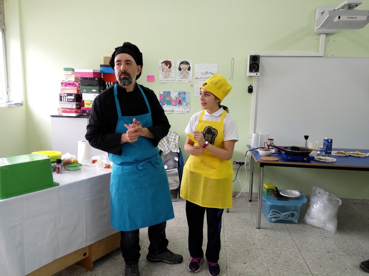 coleprincipado's tweet photo. Ya estamos listos para cocinar. Estamos nerviosos... https://t.co/lldMZbo887