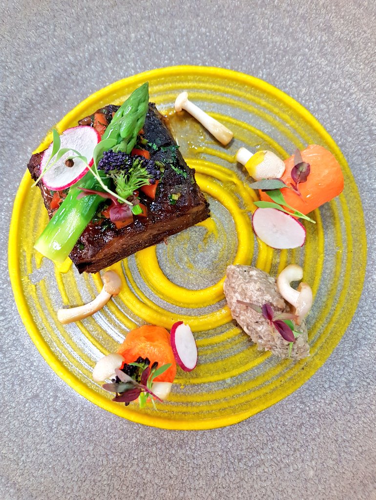 Dphamily's tweet photo. Beef short rib

Carrot | mushroom | tomato jus

@RussellwBlake @schadenfreudeli @LussoCatering @chandco @HarbourandJones #greatbritishbeefweek #whatsyourbeef https://t.co/VpxkG0V7Ui