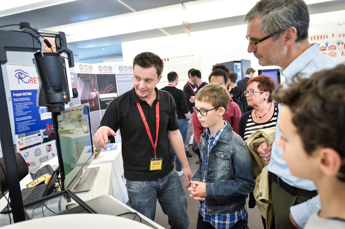 RETINA_SIAT's tweet photo. About 9.000 people were attending the „Long Night of Research“ which took place at the campus of the Alpen-Adria-Universität Klagenfurt and the Lakeside Park in Klagenfurt to experience the world of research and the project RETINA. #LNF18 https://t.co/zZE4roBe5O