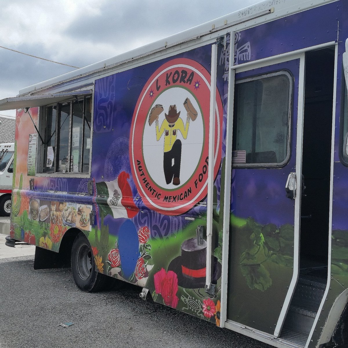 FoodKora's tweet photo. Will be on 3313 maccarty Ln 11am to 3pm today  ( by wabash national corporation ) https://t.co/gG3a6Ty8hr
