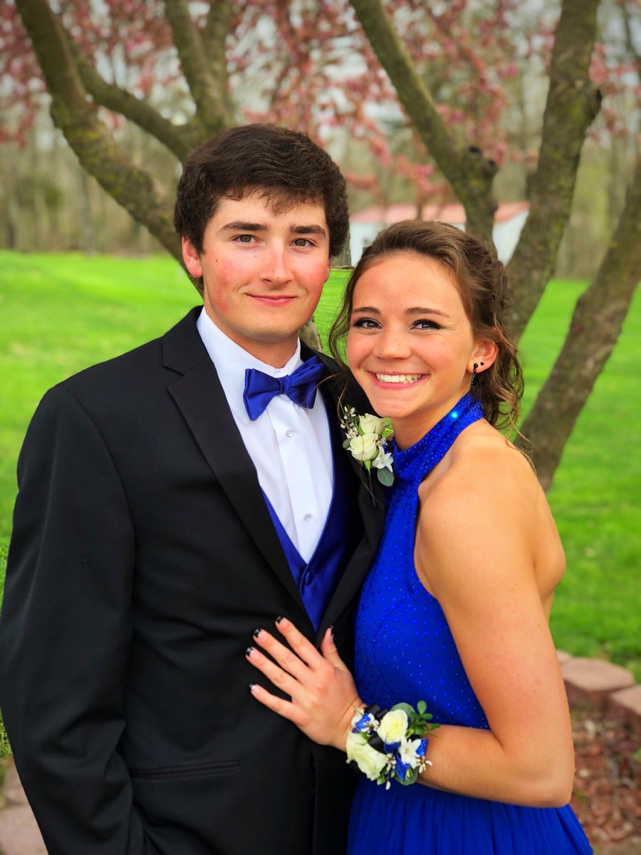 akwtumbles's tweet photo. ✨💙Senior prom💙✨#bhs2018seminar https://t.co/FLzD96FPta