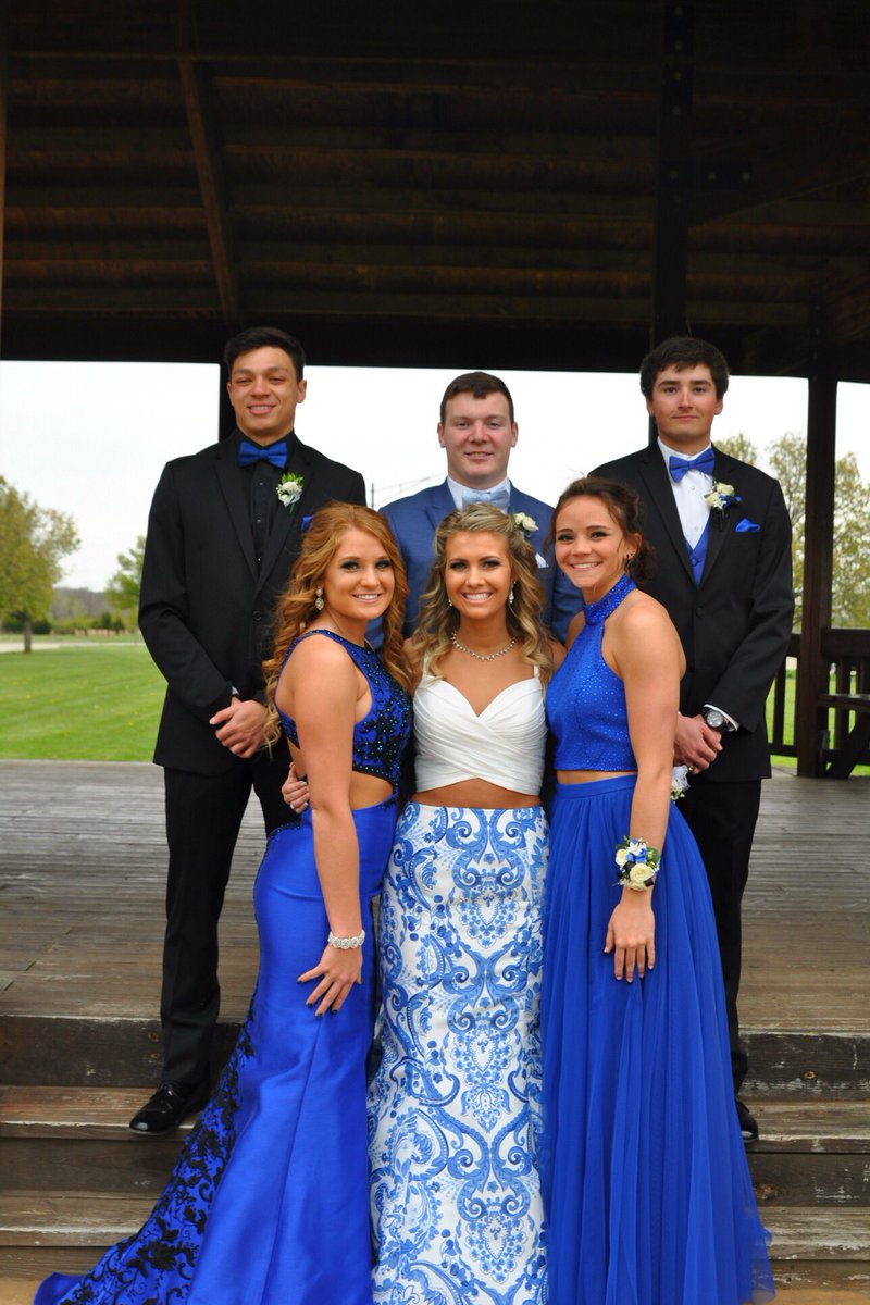 akwtumbles's tweet photo. ✨💙Senior prom💙✨#bhs2018seminar https://t.co/FLzD96FPta