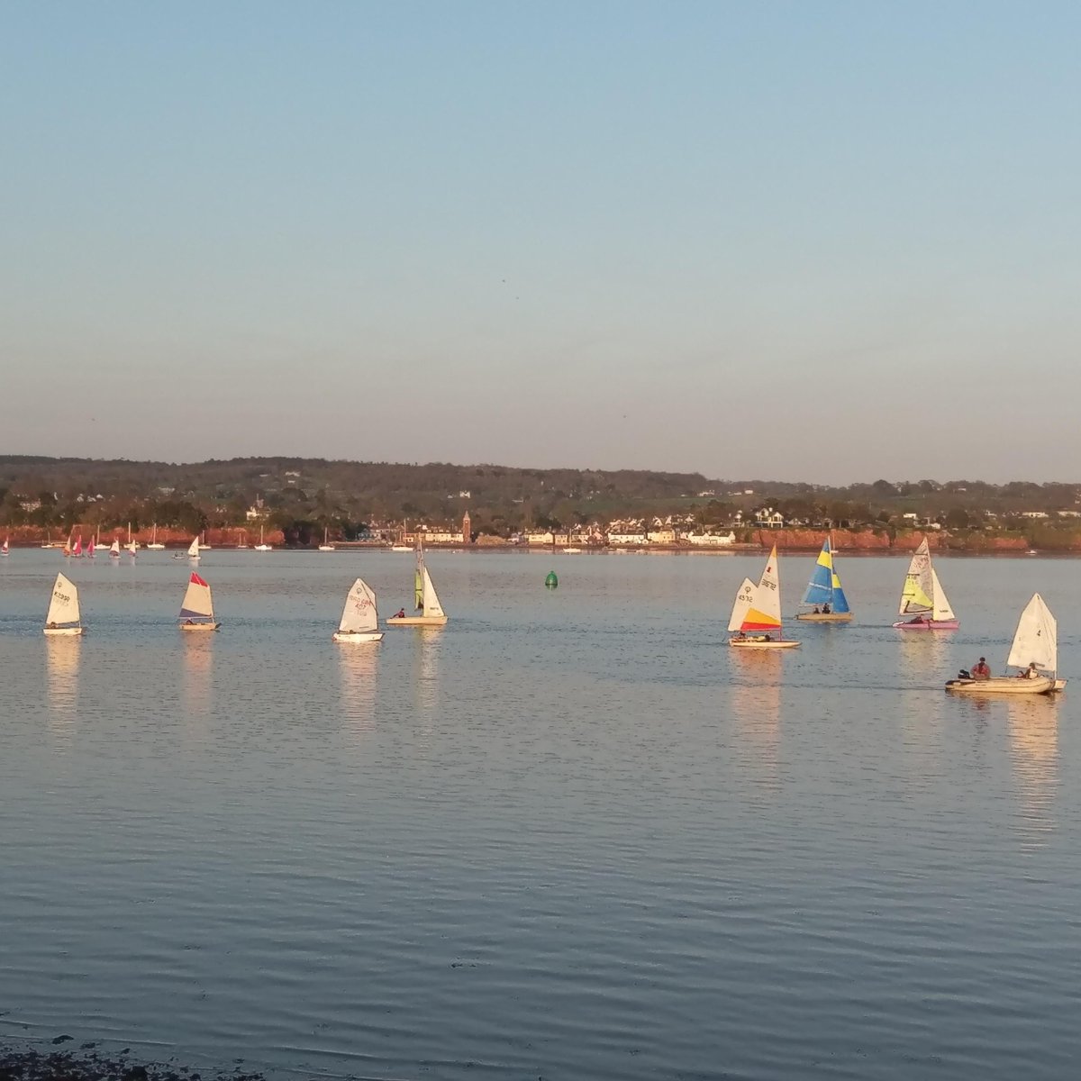 Great to see all the junior sailors getting out on the water for their RYA training. We support clubs by providing short lengths of rope for knot tying and splicing practice. Local discounts and RYA member discounts available.
#rya #rope #ropelocker #juniorsailing #sailing #knots