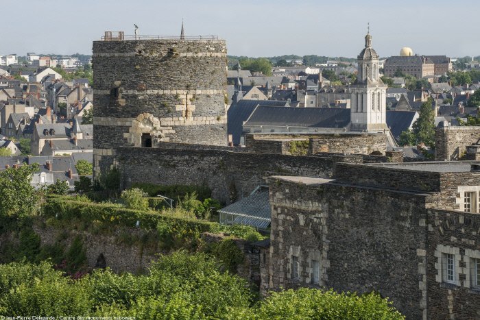 LesMonumentsNat's tweet photo. @MuseeBH @museumtoulouse @QuaiDesSavoirs @MusJeanneAlbret @MuseeLouvre @CVersailles @museecluny @MuseoParcAlesia @Les_Eyzies @domainechambord @Toulouse @VilleDeBayonne Qui a dit que la ville n’était pas propice à la flânerie ? Venez profiter des jardins verdoyants du château d'#Angers... 🌱 #BattleCityOrNot #CityMW #MuseumWeek https://t.co/UQxwYZ60M9