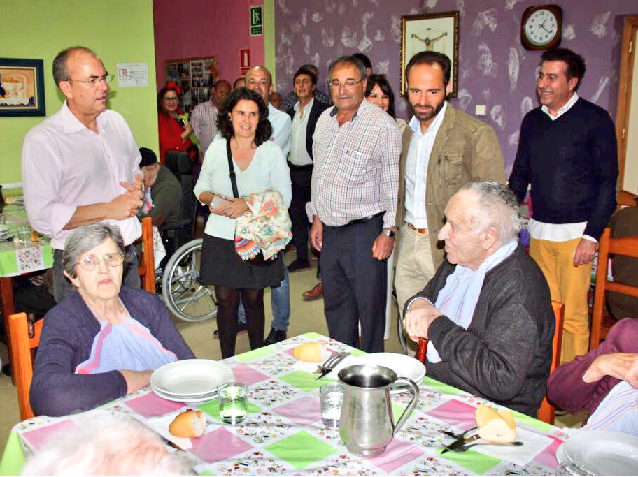FdezParejo's tweet photo. #RutaSocial @ppextremadura seguimos #ComarcaAcomarca #SectorAsector Hoy visitamos Comarca Jerte con nuestro Presidente JA.Monago https://t.co/7OFTgBn7bg
