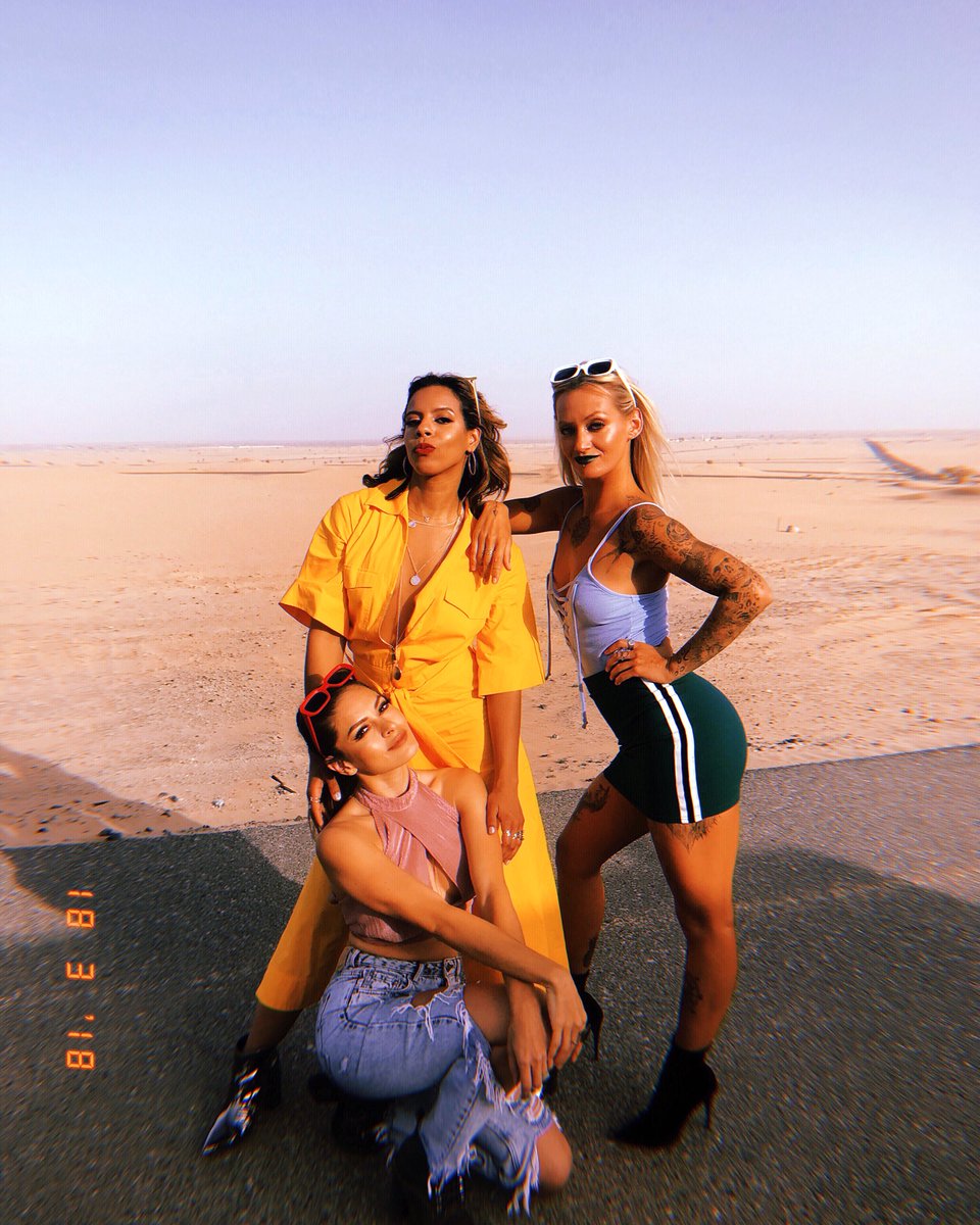 kellileighuk's tweet photo. 🎉We just hit over 10,000 views on my official video for ‘Do You Wanna Be Loved Like This?’ 🎬 
Very proud of my independent debut release! It will be a year of my visual direction🧡
Send me ur vids of U performing 2 #DYWBLLT 
content@kelli-leigh.com 
🔗 - https://t.co/zPwodZucwo https://t.co/jdcKIjXvTl