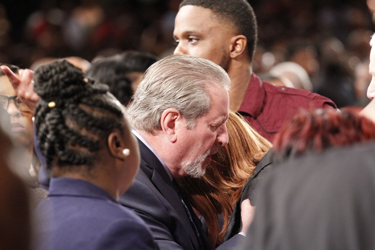BishopJakes's tweet photo. Good Morning! "If you want to know who you are, check out who you hang with."
Watch the rebroadcast of #HandOutsToHandUps online now at https://t.co/jRhwCgKUxa. #TPHOnline https://t.co/lLq2egBsKM