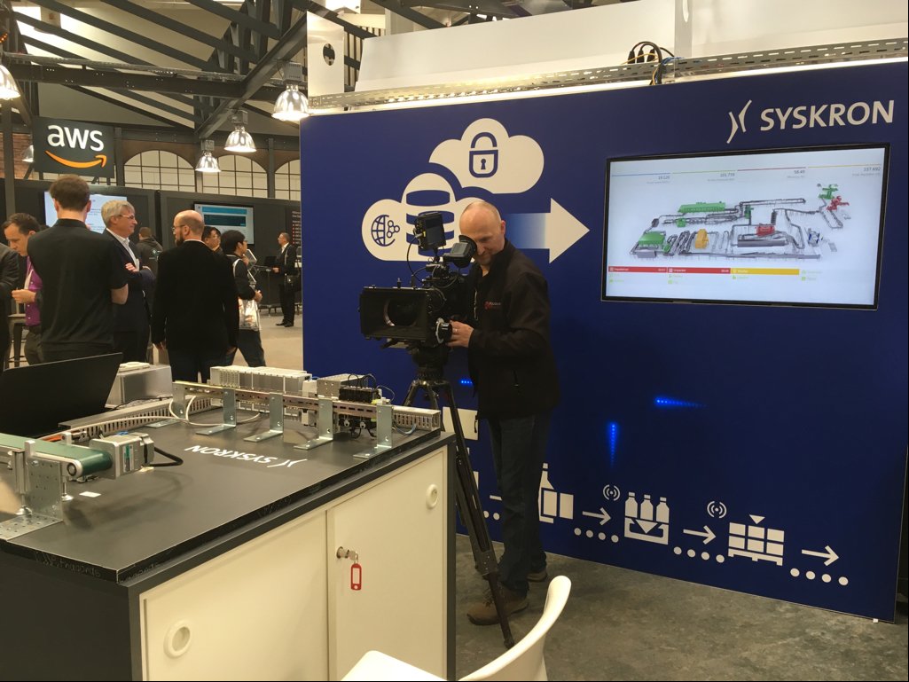 KronesAG's tweet photo. Our movie star #Readykit found many fans at the #HM18!🙌 You can find @SAP, Krones and Triacos (our SAP experts) all together in hall 7, booth A02. As well as our colleagues from Syskron together with AWS in hall 6, D46. 🏋 https://t.co/rxVZ0zUSOp