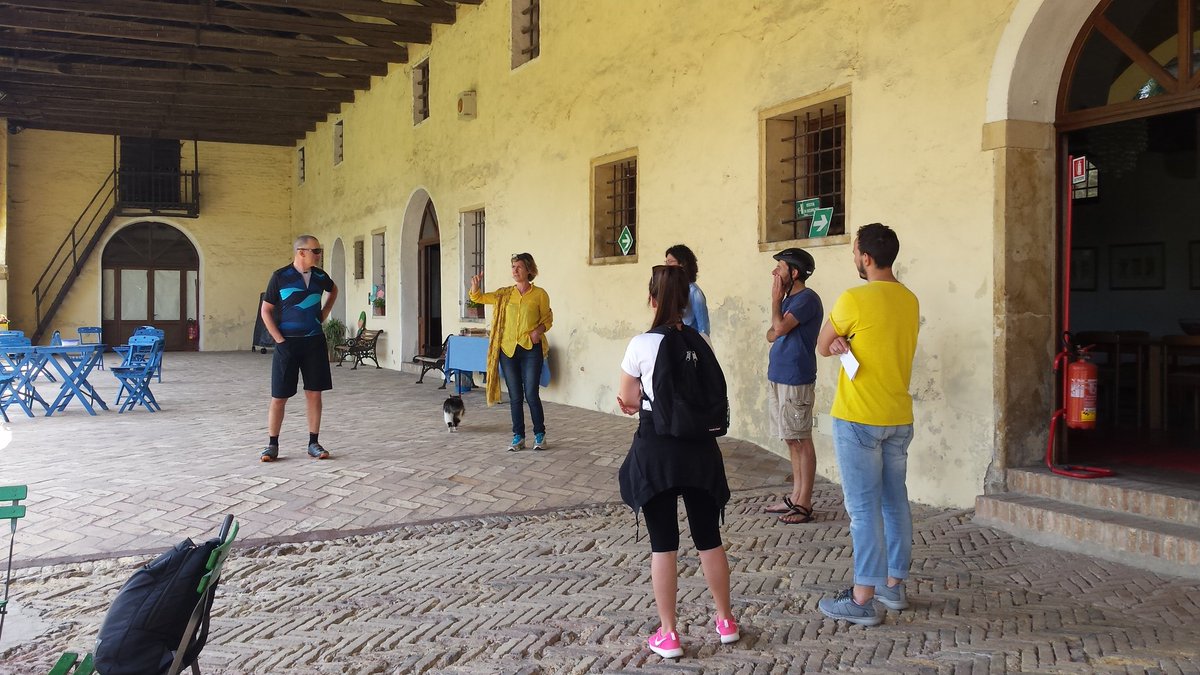 EricaMingotto's tweet photo. Oggi un'altra uscita #outdoor con il gruppo di imprenditori della #Saccisica per imparare a #valorizzare il #territorio con le conpetenze #digitali. Progetto finanziato da @RegioneVeneto capofila #Consulman con partner @ilCISET https://t.co/32pIZofp4g