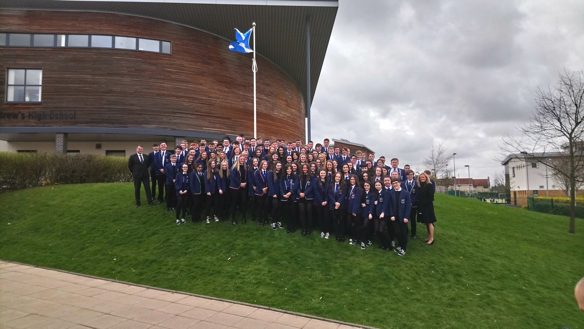 StAndrewsHS's tweet photo. Behind the scenes of our S6 picture ๐ผ #ClassOf2018 #windswept #CoreRE https://t.co/ItwvIuD0Ag