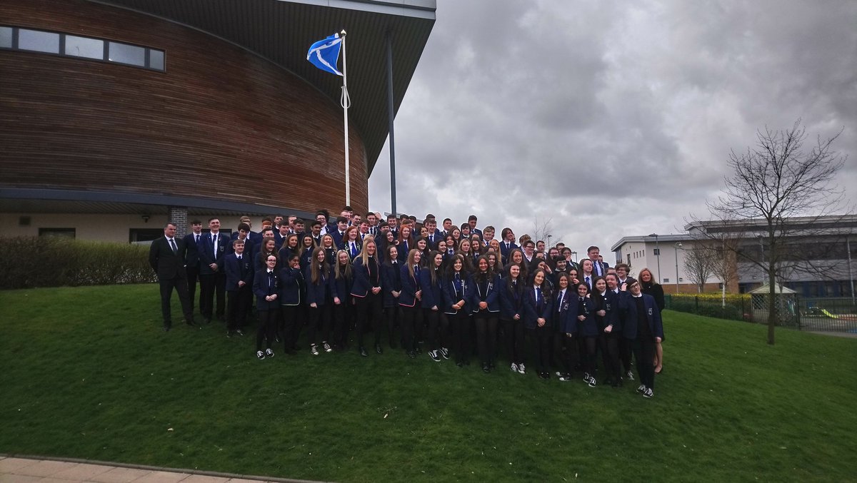 StAndrewsHS's tweet photo. Behind the scenes of our S6 picture ๐ผ #ClassOf2018 #windswept #CoreRE https://t.co/ItwvIuD0Ag