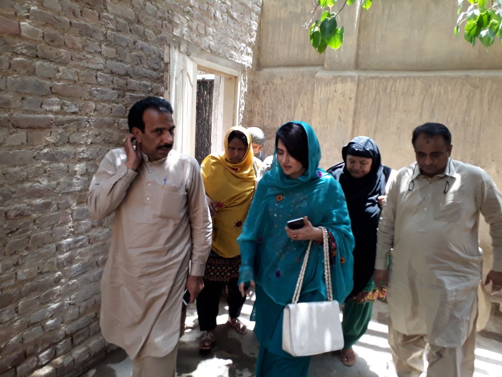 shaista_balouch's tweet photo. #visted #women #welfare center #social welfare #department sukkur. And #Distributed #Books,#uniform,#bags,and #shoes. #student of #government #primary #School #Baghayat Ali shah at #sukkur. https://t.co/2aRFwYXbcg