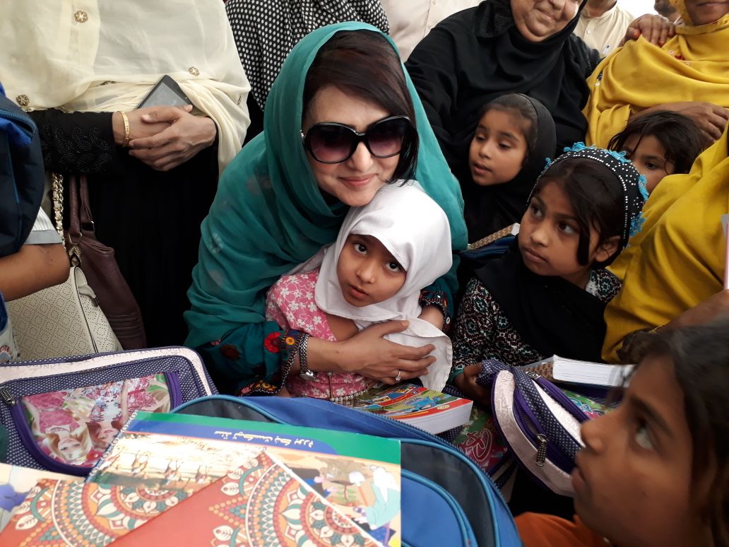 shaista_balouch's tweet photo. #visted #women #welfare center #social welfare #department sukkur. And #Distributed #Books,#uniform,#bags,and #shoes. #student of #government #primary #School #Baghayat Ali shah at #sukkur. https://t.co/2yeahEtPaz