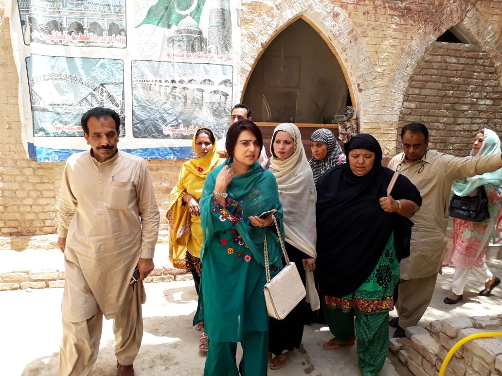 shaista_balouch's tweet photo. #visted #women #welfare center #social welfare #department sukkur. And #Distributed #Books,#uniform,#bags,and #shoes. #student of #government #primary #School #Baghayat Ali shah at #sukkur. https://t.co/U1eXUyzzcS