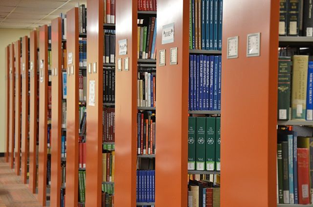 MizzouLibraries's tweet photo. Isn't every day #WorldBookDay? So many to choose from in Zalk Library and all across Mizzou Libraries! #Shelfie #LibraryLife #ZalkLibrary #OrangeStacks #LibrariesOfInstagram #Mizzou https://t.co/swtRa2jHAt https://t.co/gq5rzQFbWg