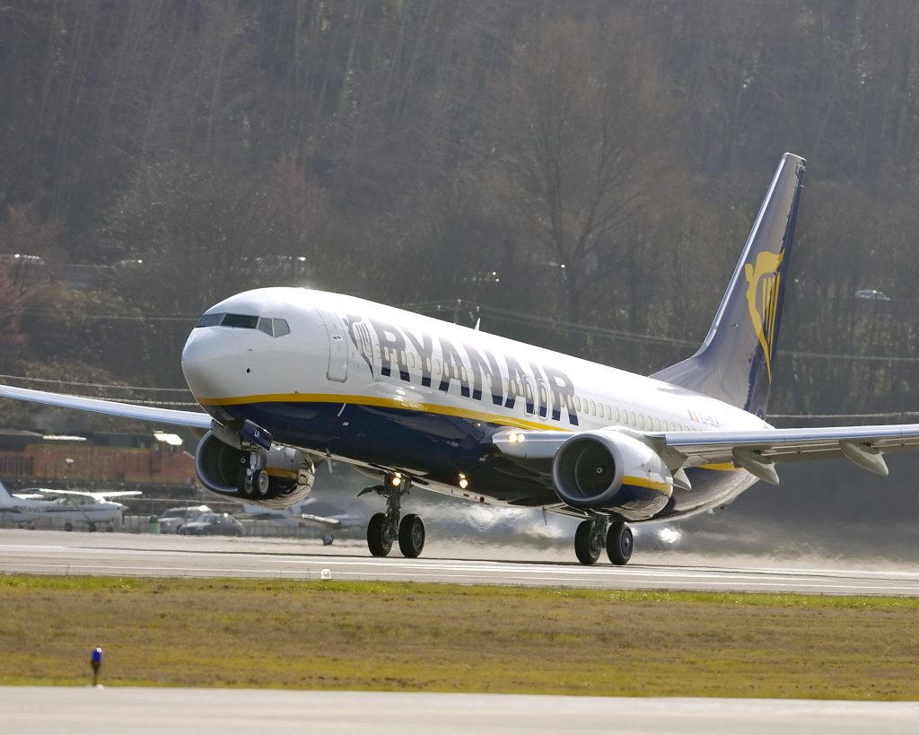 Ryanair_ES's tweet photo. Estamos encantados de anunciar  3 enlaces nuevos que conectarán Palma con Santander, Valladolid y Zaragoza ✈️ Estos servicios operarán entre junio y septiembre como parte de la temporada alta de nuestro calendario #verano2018 👉 https://t.co/t81mbj2DtG https://t.co/7OSVng1erz