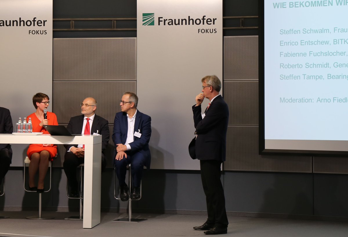 fraunhoferfokus's tweet photo. »Der eCommerce macht nicht an der EU-Grenze halt – es ist wichtig, dass die Dienste international funktionieren. Diese Hürden sind überwindbar«, sagt Fabienne Fuchslocher vom @BMWi_Bund auf unserem Roundtable #eIDASready #eIDAS https://t.co/2asAosbwjo