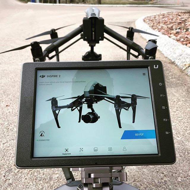 stratoscinema's tweet photo. Vi varvar klippning/ inspelning med flygfilmning för fullt just nu. Hittills har vi flygfilmat över snötäckta landskap, fjäll, skog, städer och sjöar. Och idag, ”en liten bit av  Falun”. Allt i Prores 4444, Ultra-HD.  #stratoscinema #filmproduktion #flygfilm #produktionsbolag https://t.co/Z0cAWRowwz