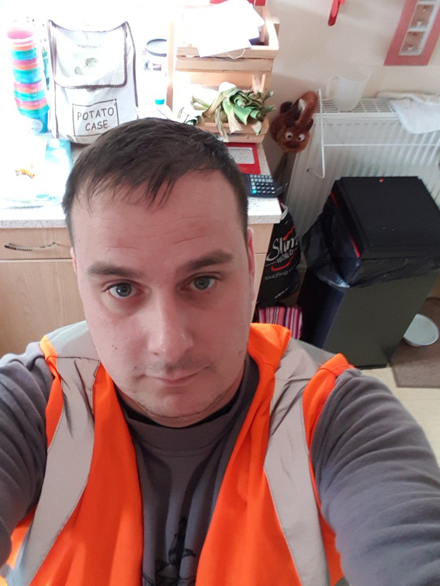 TheMadRambo's tweet photo. Day job time first #Dhl #manager #ToTiredForThis lol https://t.co/dtDagvSAV3