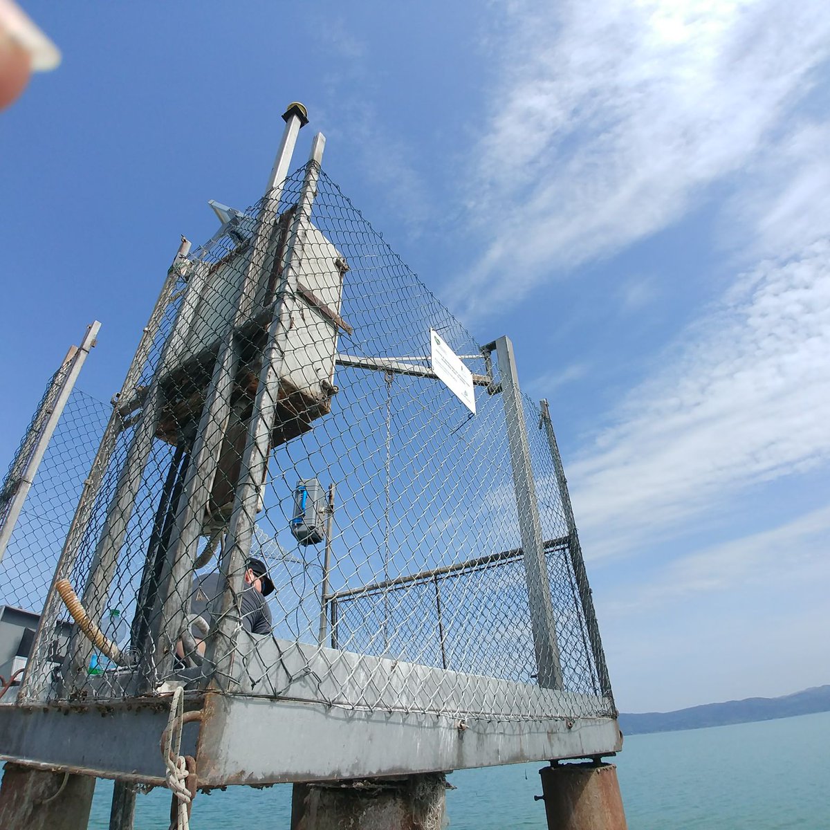 arpaumbria's tweet photo. Montato al #Trasimeno il primo prototipo in #Europa di spettroradiometro automatico! Consentirà di effettuare il monitoraggio della qualità dell'acqua via satellite. #Eomores #H2020 #CnrIrea #WaterInsight #ArpaUmbria #Umbria #CuoreVerde https://t.co/iGUlJTIZUN