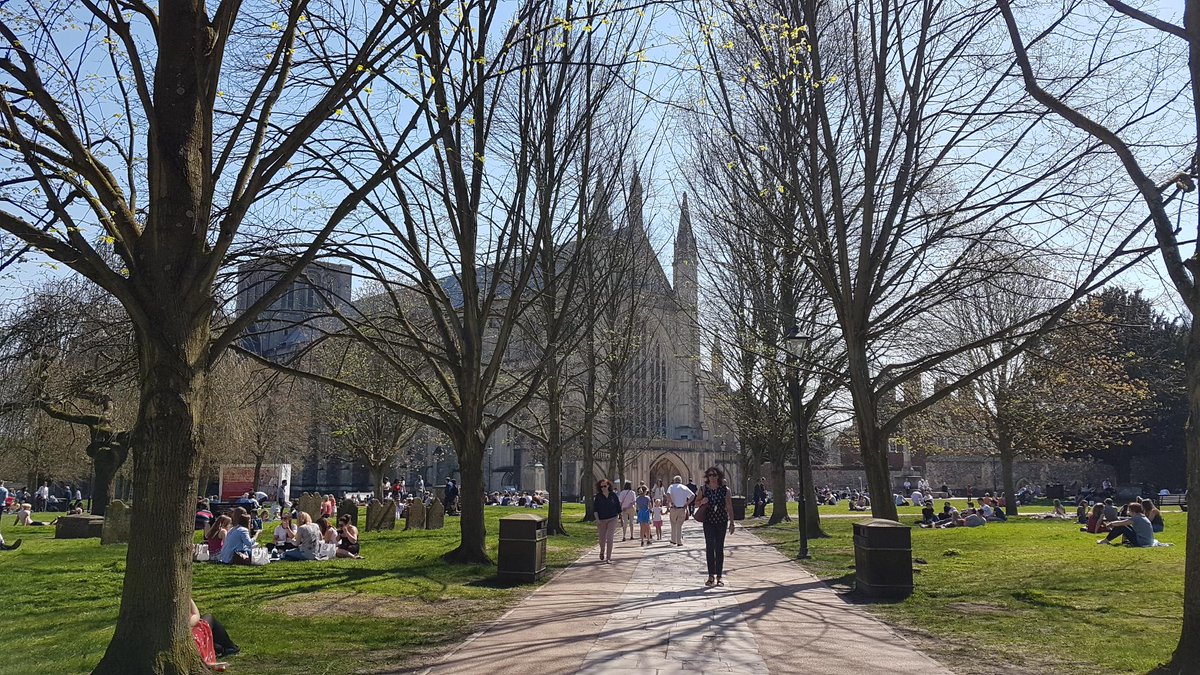 CFW_architects's tweet photo. @CFW_architects feeling motivation from the sun! #sun #beautifulwinchester #WinchesterCathedral #stone #details #picnicday https://t.co/8KfEWSxulp