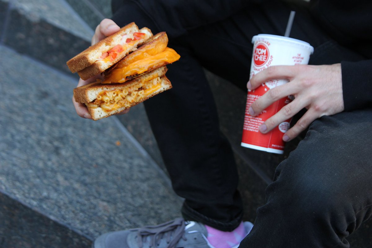 TomAndChee's tweet photo. Grab Some Lunch #grilledcheese #lunchonthego #lotsofcarbs #foodcoma #meltedcheese #Yummy https://t.co/lEZwRxoXdC