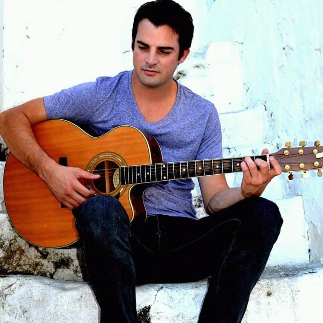 SimonsigWines's tweet photo. Catch singer, songwriter and Idols contestant, @MUNRO_du_Toit at Cuvee on 28 April 2018. #visitSimonsig #visitWinelands #loveStellenbosch https://t.co/4loRQgxjin https://t.co/UnJqz9C1Xz