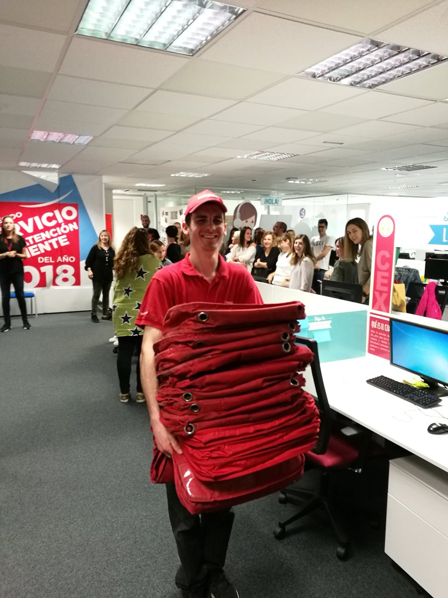 sheiladalmeida's tweet photo. @NiltonNavarro @or_edd @telepizza_es @InfoJobs @dvainass @MimiToledano Ya están aqui en ATC nuestros amiguetes de @telepizza_es. Gracias @InfoJobs y nuestro querido @NiltonNavarro ..Ahora a disfrutar! 🍕😋 #InfoJobsPizzaDay #MásÑamingMenosWorking https://t.co/79aJtXwOBN