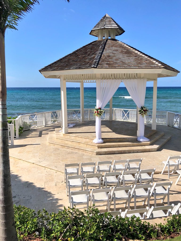 chicagowives's tweet photo. The wedding venue!! 2 more days until #teamtlo gets hitched!!
🇯🇲👰🏾🎩💍🥂
—————————————————@HyattZilaraJM @HyattZivaJM #montegobay #Jamaica #JamaicanWedding #travelblogger #travel #HITC https://t.co/FSAO9IcuQc