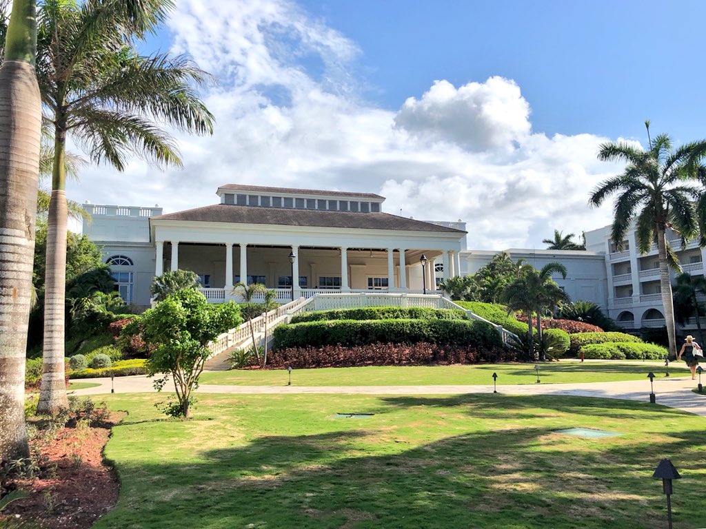 chicagowives's tweet photo. The wedding venue!! 2 more days until #teamtlo gets hitched!!
🇯🇲👰🏾🎩💍🥂
—————————————————@HyattZilaraJM @HyattZivaJM #montegobay #Jamaica #JamaicanWedding #travelblogger #travel #HITC https://t.co/FSAO9IcuQc