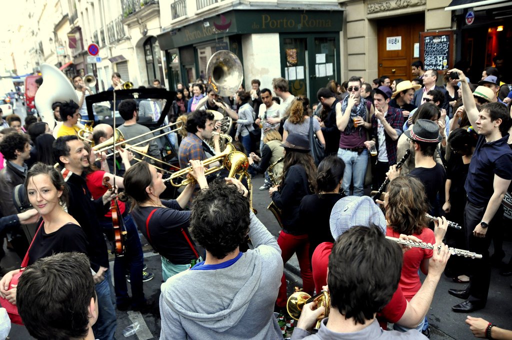 Paris's tweet photo. La Fête de la Musique se prépare dès maintenant. 🎤 🎸
Si vous voulez participer, on vous dit tout sur la #FDML2018 à Paris 😉
👉 https://t.co/WiT94ILsnz https://t.co/UReo76XkKR