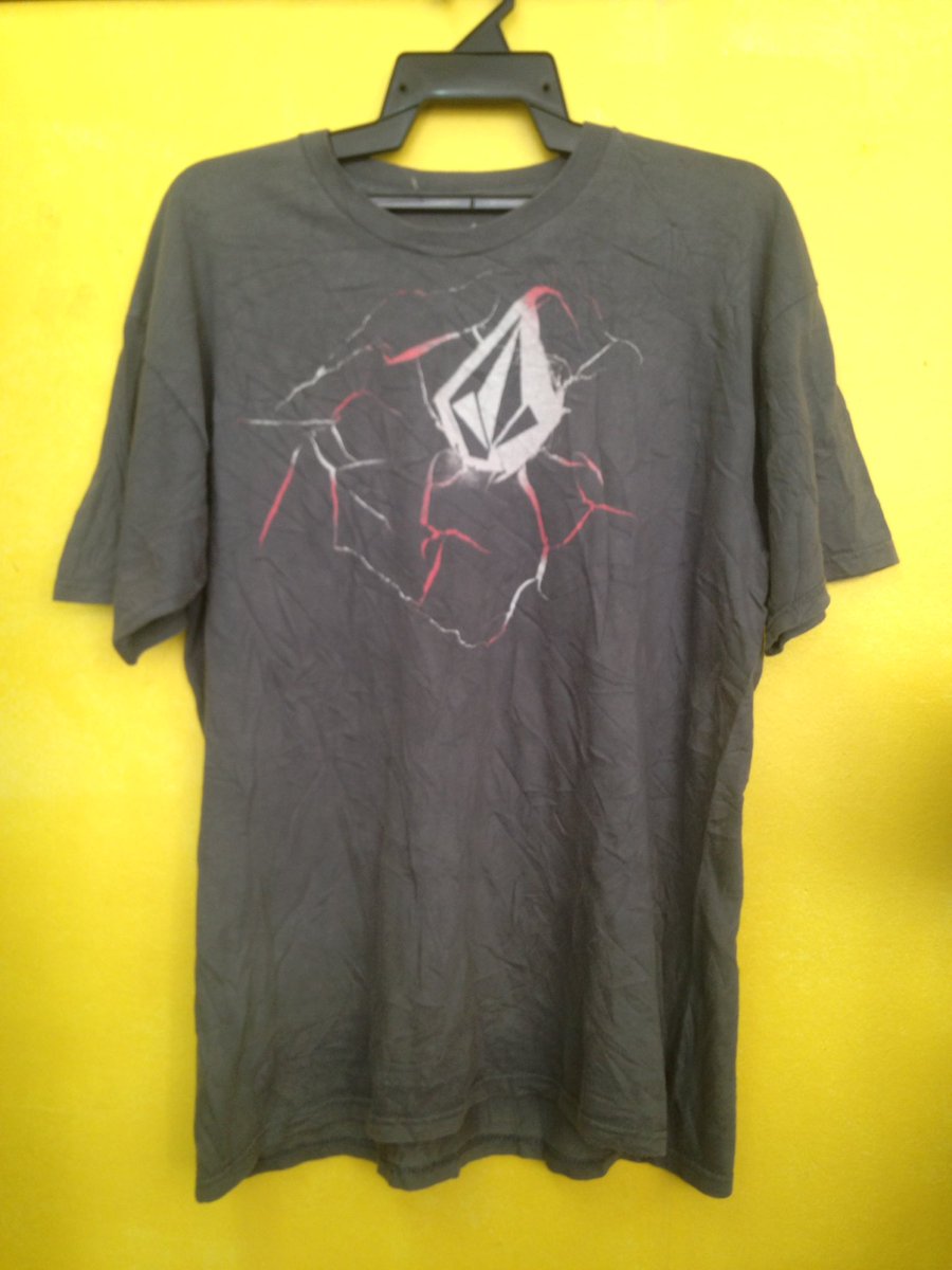 thriftboy_my's tweet photo. Volcom Size L. Converse Size M. Whatsapp 017-9750028 #bundle #bundlemalaya #bundlemalaysia #converse #volcom https://t.co/XqYBsKKGM8