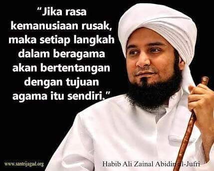 SyiarNusantara's tweet photo. "Jika rasa kemanusiaan rusak, maka setiap langkah dalam beragama akan bertentangan dengan tujuan agama itu sendiri."
-Habib Ali Al-Jufri https://t.co/LQJ0ymWikQ