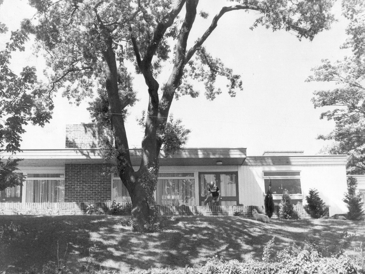 Off to pick up the keys to our new #70s #midmod #bungalow... 'Woodstock'! Our 18+ month house hunt at last draws to a close. Crack open the Campari!