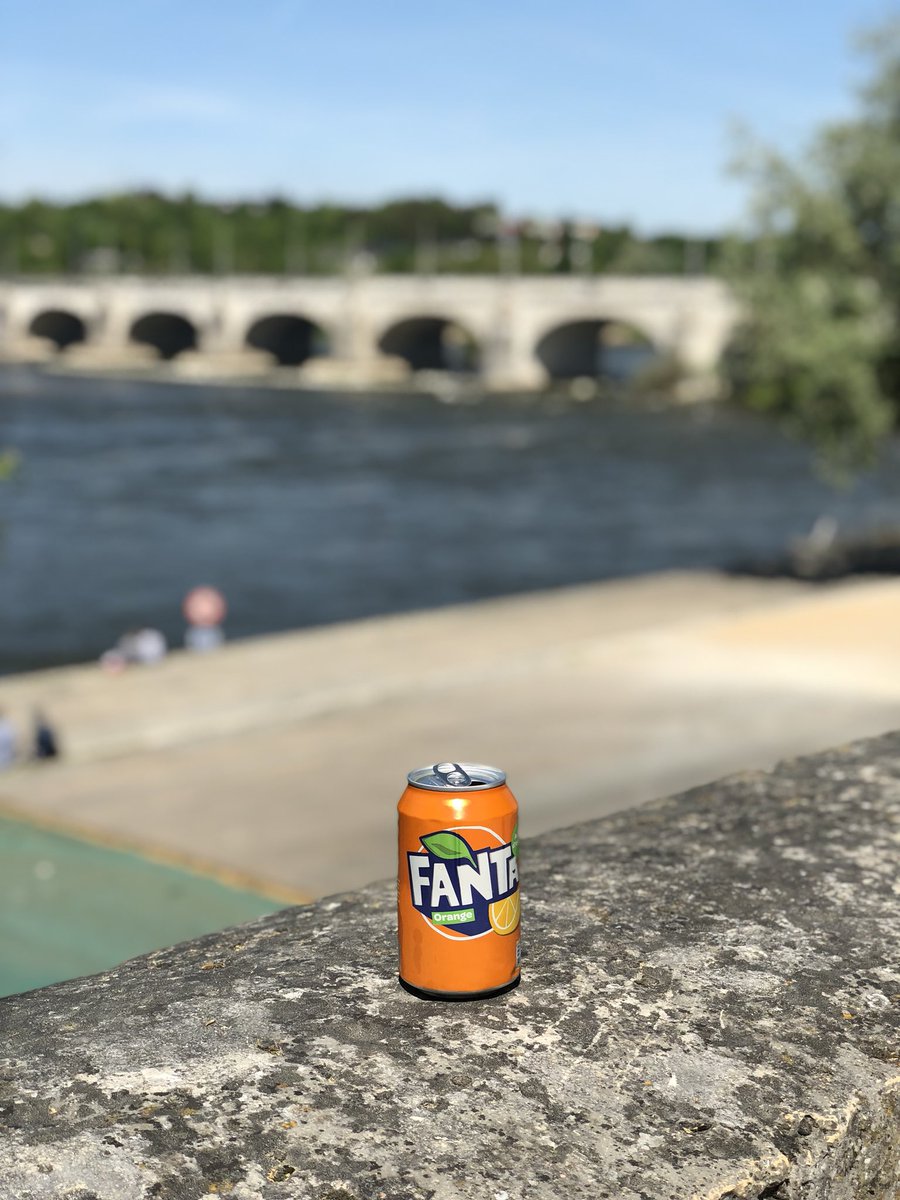 HanLiKuin's tweet photo. Petit @FantaFrance au bureau ☀️☀️ #Tours https://t.co/gJiNLaCwPd