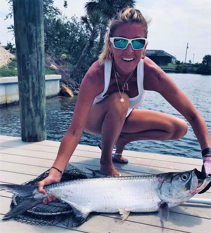 _Darcizzle_'s tweet image. RETWEET if YOU support #fishing ladies like Laurie here with this gorgeous juvenile Tarpon! I've never caught one like this, congrats! #fishing #saltlife