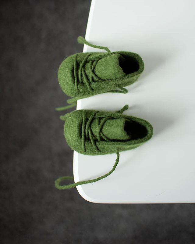 musiumuse's tweet photo. Green to celebrate spring 🌱
#musiumuse #etsykids #ersylithuania #softbooties #etsy #babylayette #handmadefashion #handmadegifts #filzschuhe #greenbooties #merinowool #wolle #lanamerino #feltmaking #newbabygift #veltinis #batukaí #kraitelis https://t.co/d5oLHcXdvy Green to … https://t.co/ApFz5Xcb1t